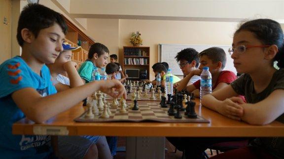 İlçemizde 15 Temmuz Anma Programı Kapsamında Satranç Turnuvası Gerçekleştirildi.