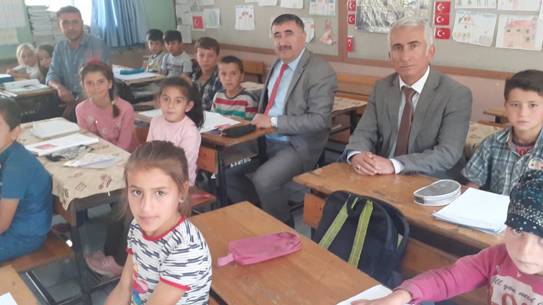 İlçe Milli Eğitim Müdürümüz  Murat ECER okul ziyaretlerinde bulundu.