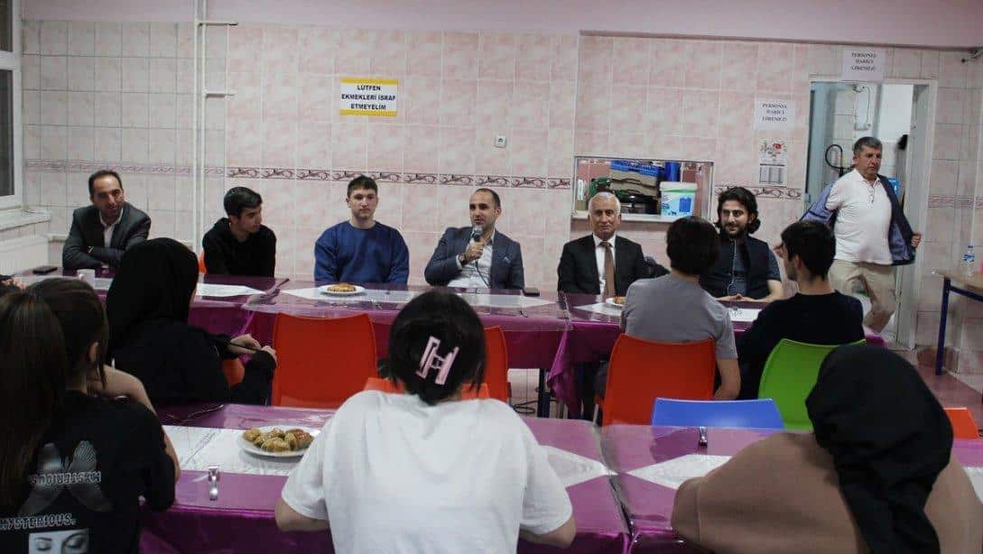 Kaymakamımız Sayın Ramazan POLAT, İskilip Danışmend Fen Lisesi Öğrenci Yurdunda  iftar yemeğine katıldı.